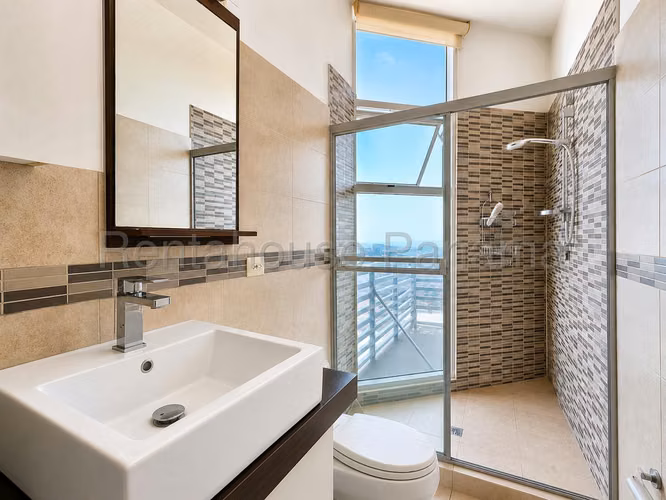 Apartamento en Alquiler en Avenida Balboa. PH RIVAGE. 27LDC534