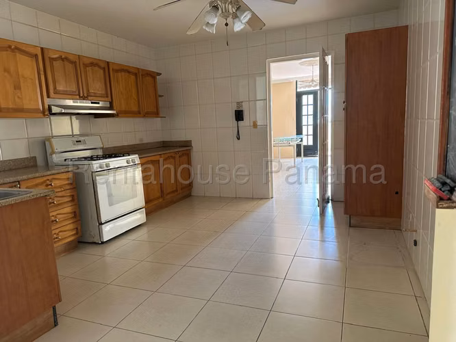 Apartamento en Venta en Punta Pacífica. PH COURTYARD VIEW. 27LDC528