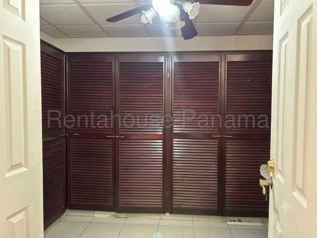 Alquiler de Casa Dúplex en El Crisol: 373m², Gazebo y 5 Estacionamientos - 27GP510