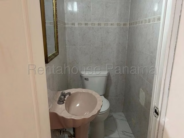 Alquiler de Casa Dúplex en El Crisol: 373m², Gazebo y 5 Estacionamientos - 27GP510