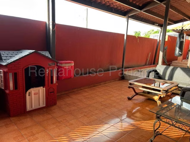 Alquiler de Casa Dúplex en El Crisol: 373m², Gazebo y 5 Estacionamientos - 27GP510