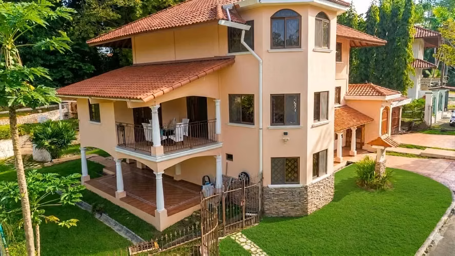 VENTA CASA EN ALBROOK CON PISCINA PRIVADA EC