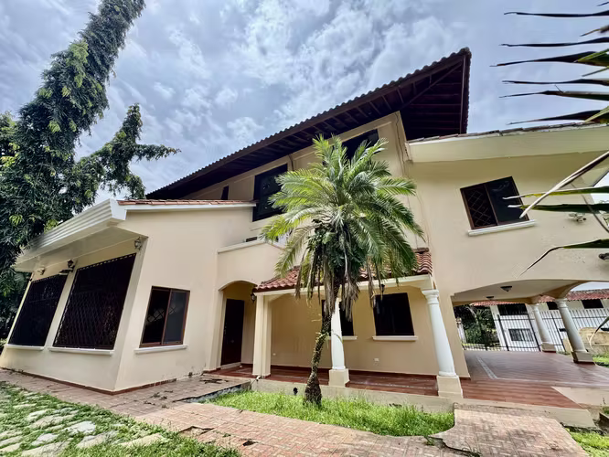 VENTA CASA EN ALBROOK CON PISCINA PRIVADA EC - Imagen 7