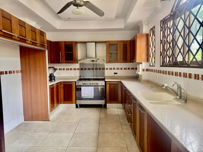 VENTA CASA EN ALBROOK CON PISCINA PRIVADA EC - Imagen 13