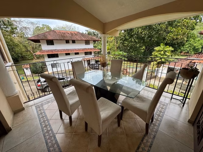 VENTA CASA EN ALBROOK CON PISCINA PRIVADA EC