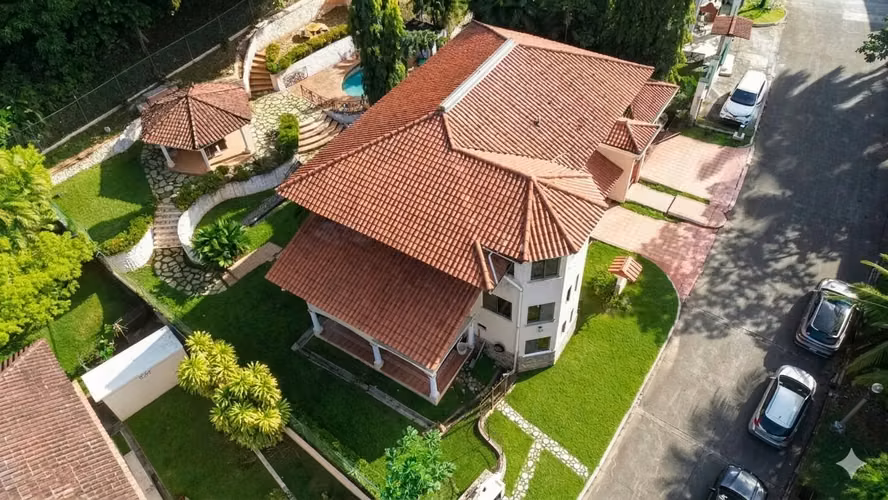 VENTA CASA EN ALBROOK CON PISCINA PRIVADA EC