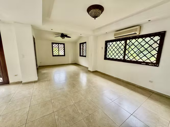 VENTA CASA EN ALBROOK CON PISCINA PRIVADA EC - Imagen 18