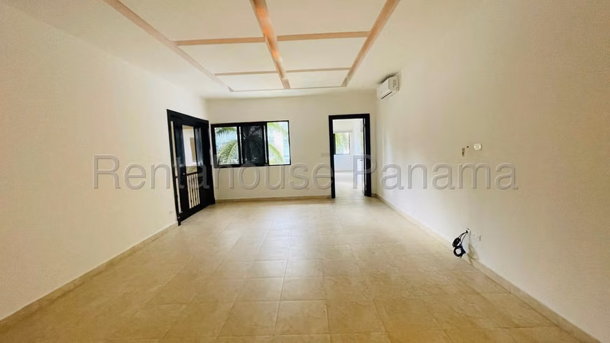 Vendo Casa en Paseo del Parque en Costa del Este.