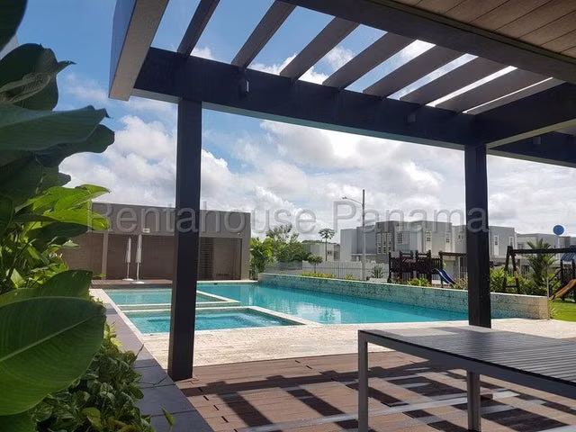 Casa en Alquiler Brisas del Golf Victoria - Linea Blanca 27YCG552
