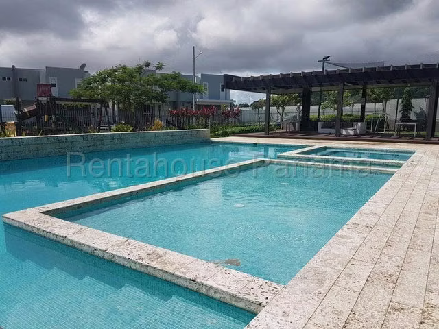 Casa en Alquiler Brisas del Golf Victoria - Linea Blanca 27YCG552