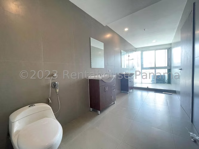 Apartamento de 231m2 en Ave. Balboa AMD