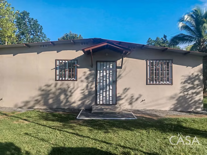 Casa de 2 dormitorios en Lote plano en venta en El Flor, Dolega