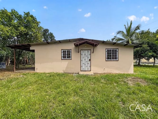 Casa de 2 dormitorios en Lote plano en venta en El Flor, Dolega
