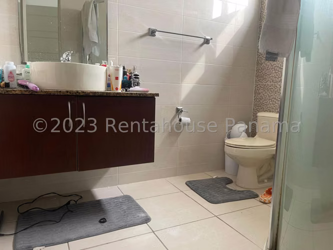 VENDO Casa de ESQUINA en Paseo del Norte