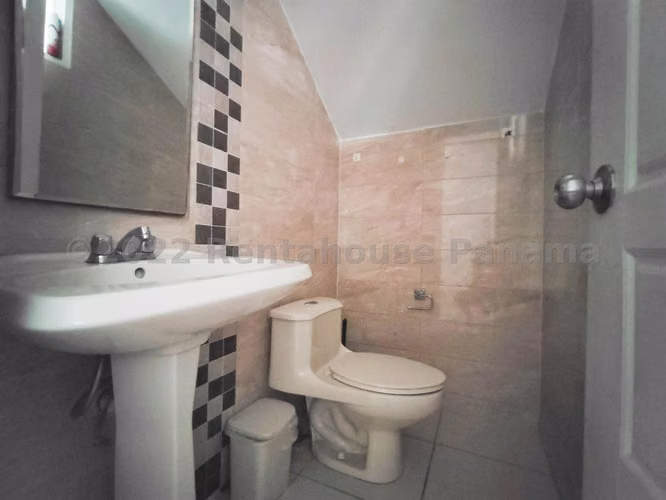 VENDO Casa de ESQUINA en Paseo del Norte