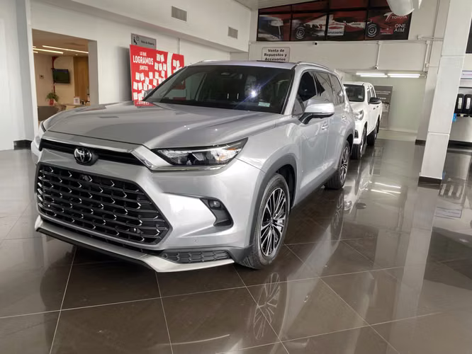 TOYOTA HIGHLANDER 2024