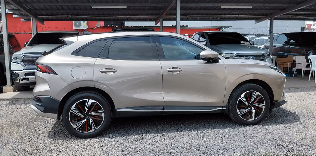 2025 Forthing T5EVO HEV - inmaculado - garantía hasta 2030