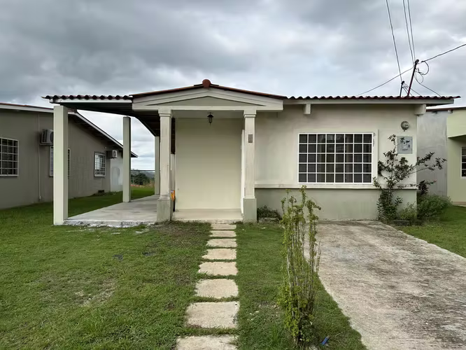 Se alquila casa en PH Brisas del Lago en Las Cumbres - Imagen 2
