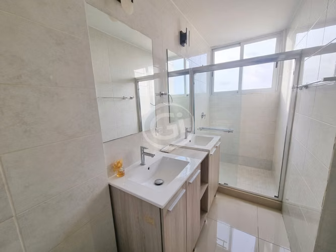 Alquiler Apartamento Semi Amoblado Coral Plaza 3 habitaciones y Balcon
