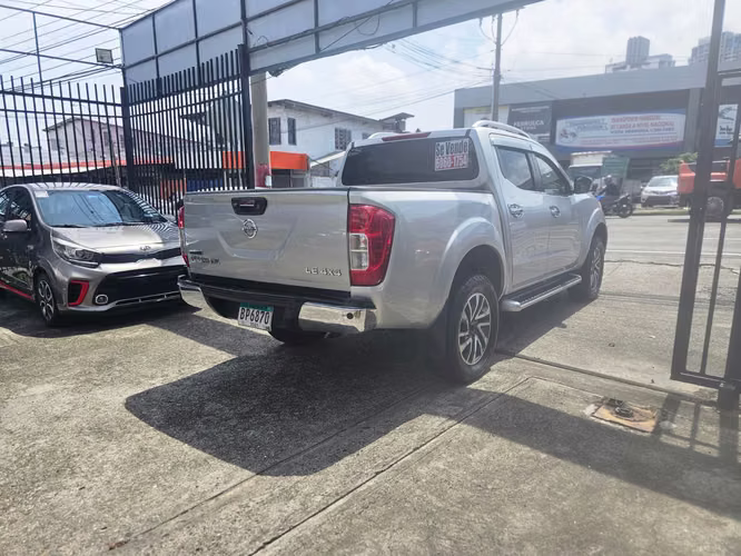 NISSAN FRONTIER NP300  DOBLE CABINA AUTOMÁTICA 2020