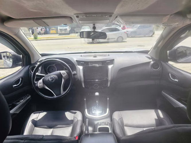 NISSAN FRONTIER NP300  DOBLE CABINA AUTOMÁTICA 2020