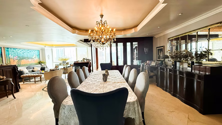 Apartamento Clásico, Bien Construido con Vista al Mar en Venta en P.H. Peninsula