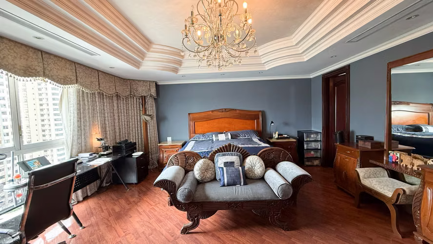 Apartamento Clásico, Bien Construido con Vista al Mar en Venta en P.H. Peninsula