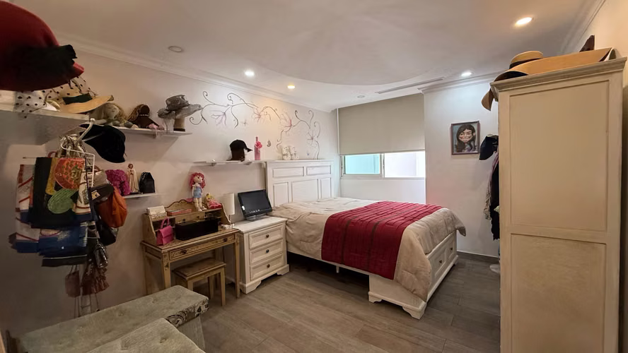 Apartamento Clásico, Bien Construido con Vista al Mar en Venta en P.H. Peninsula