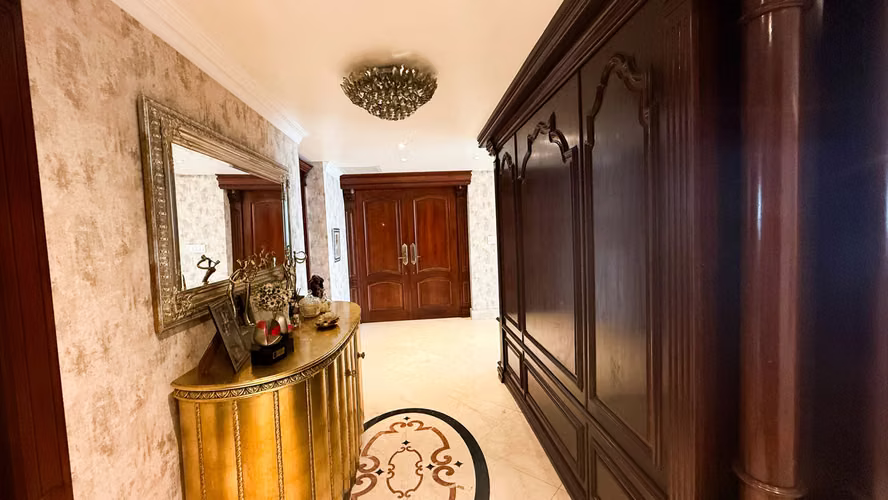 Apartamento Clásico, Bien Construido con Vista al Mar en Venta en P.H. Peninsula