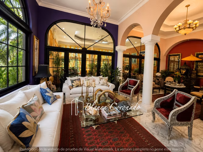 CASA EN VENTA VÍA CINCUENTENARIO – 1,000 M² DE TERRENO