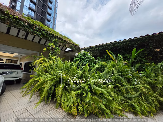 CASA EN VENTA VÍA CINCUENTENARIO – 1,000 M² DE TERRENO