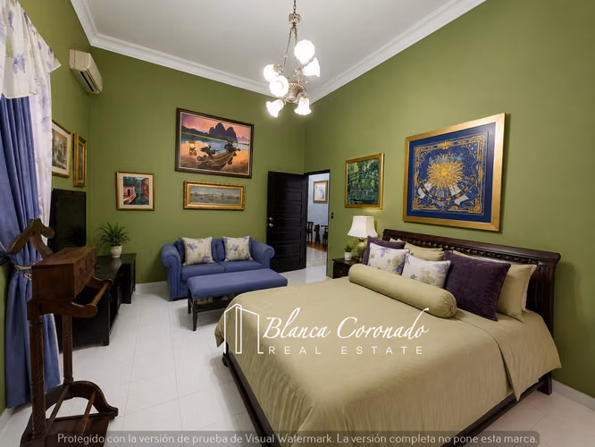 CASA EN VENTA VÍA CINCUENTENARIO – 1,000 M² DE TERRENO