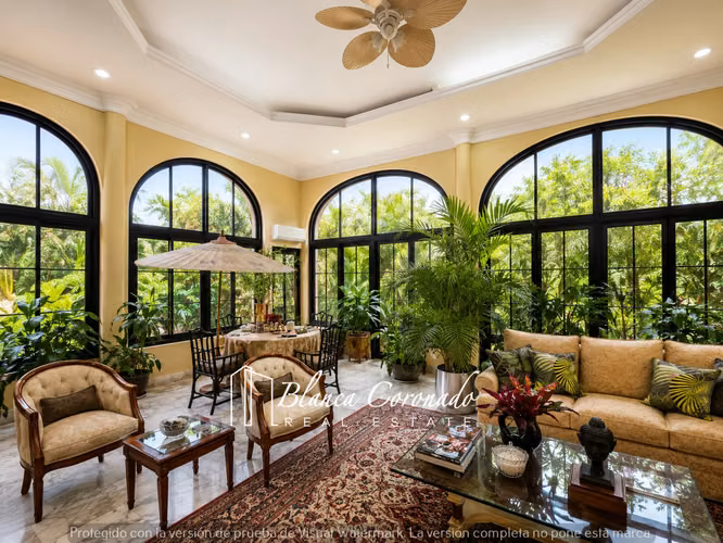 CASA EN VENTA VÍA CINCUENTENARIO – 1,000 M² DE TERRENO