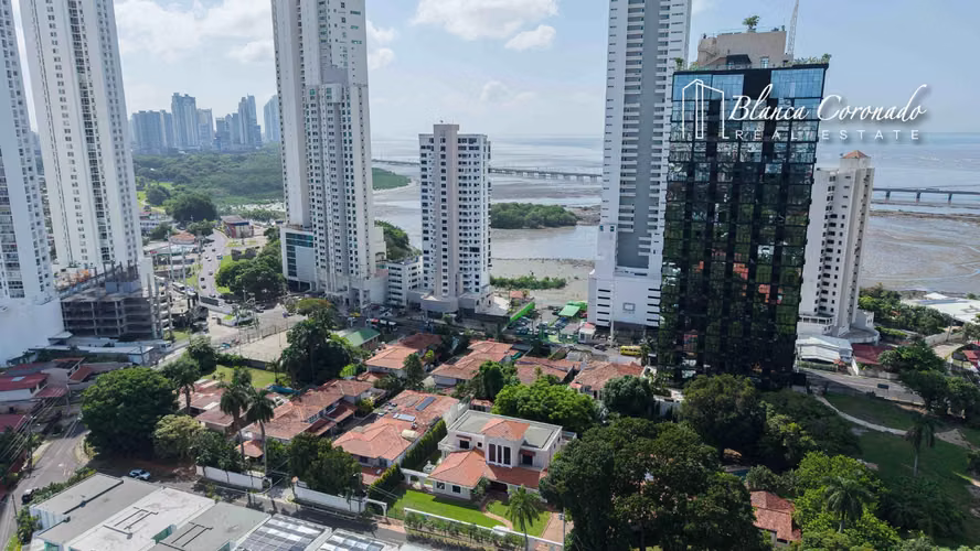 CASA EN VENTA VÍA CINCUENTENARIO – 1,000 M² DE TERRENO