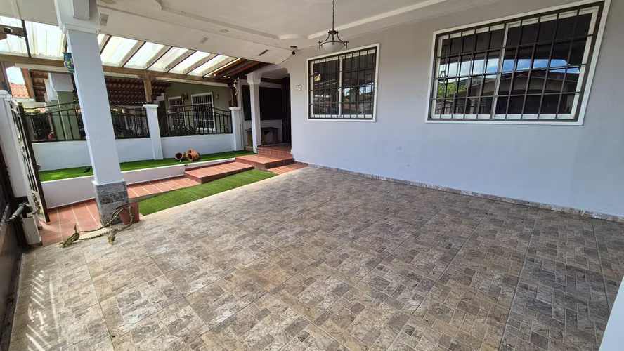 VENTA DE CASA EN BRISAS DEL GOLF DE ARRAIJAN