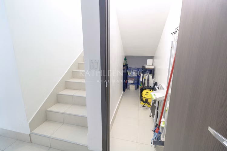 Apartamento Duplex Amoblado de 2 recámaras en PH Castellammare - Imagen 13