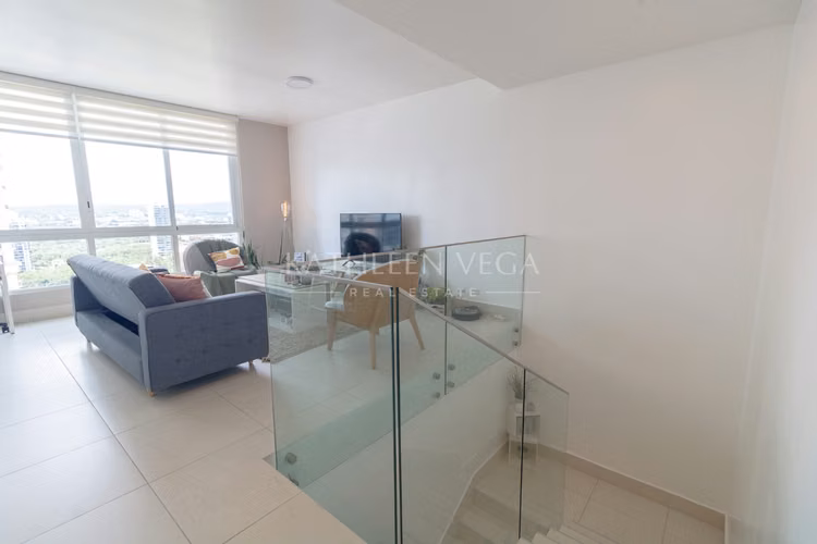 Apartamento Duplex Amoblado de 2 recámaras en PH Castellammare - Imagen 4