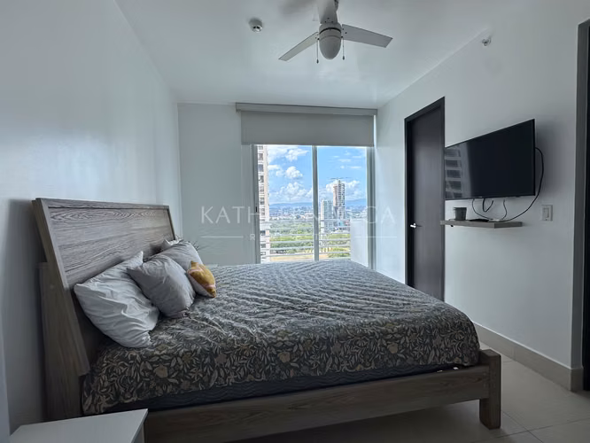 Apartamento Duplex Amoblado de 2 recámaras en PH Castellammare - Imagen 10
