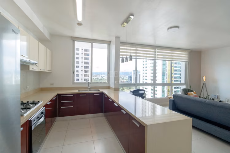 Apartamento Duplex Amoblado de 2 recámaras en PH Castellammare - Imagen 3