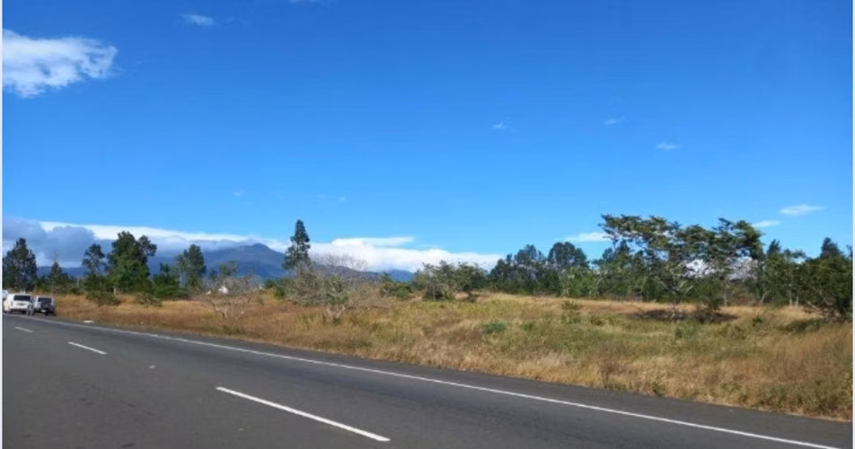 Terreno Plano de Gran Tamaño Camino a Boquete, Uso Comercial o Residencial