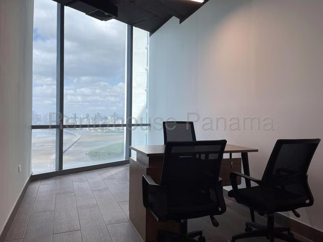 Venta de Oficina Amoblada en Costa del Este 27*512mfk