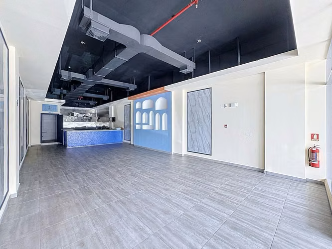 Commercial Space for Rent – Sunset Strip, Vía Israel