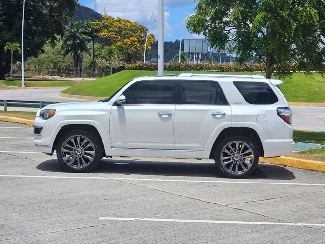 Toyota 4runner 2018 Automatica excelente condiciones Financiamiento disponible