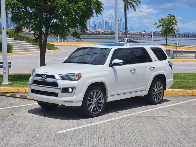 Toyota 4runner 2018 Automatica excelente condiciones Financiamiento disponible