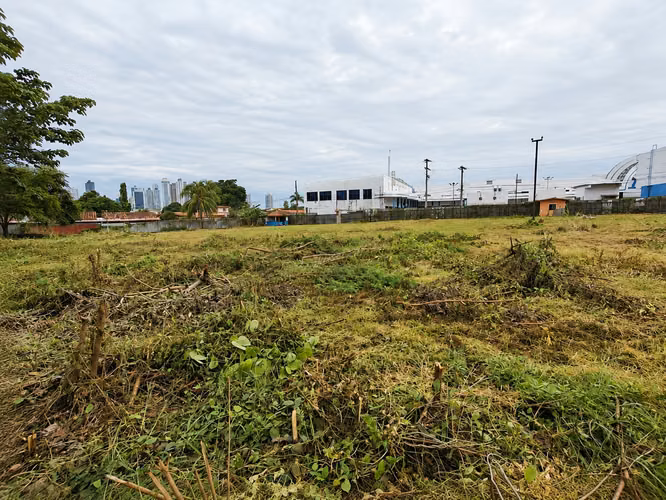 Venta de Terreno Comercial en Ave. Jose Agustin Arango