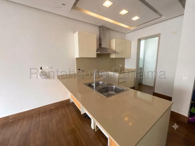 Venta de Apartamento en Costa Sur 27LBR300