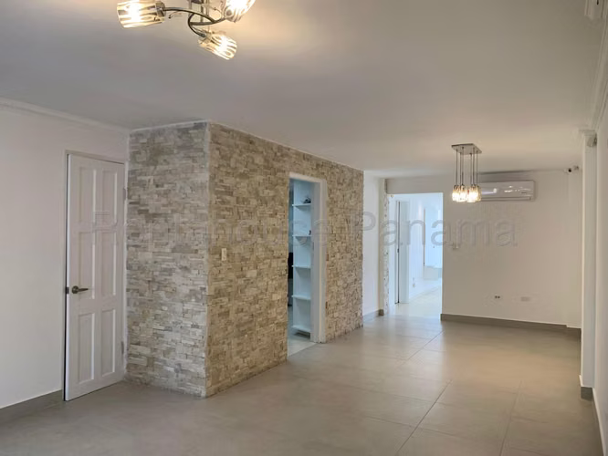 Venta de Casa en Condado del Rey Dorado Lakes Solo Cliente Directo MC