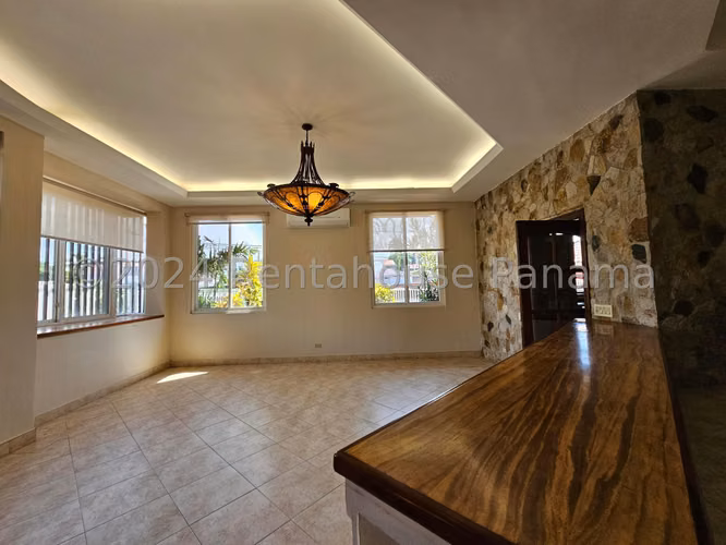 Venta de Casa en Altos del Golf Casa Unifamiliar Solo Cliente Directo LFC
