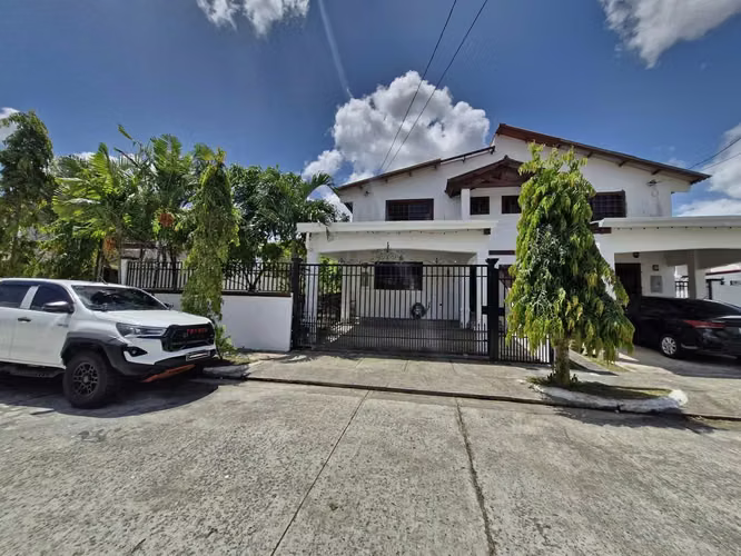 SE VENDE CASA EN LAS CUMBRES, CON GARITA DE SEGURIDAD