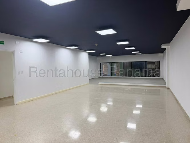 Alquiler de local de 174m2 comercial en Chanis